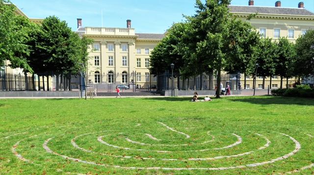 Kloosterwandelen in de stad Den Haag