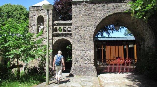 Een kunstzinnig klooster in de duinen