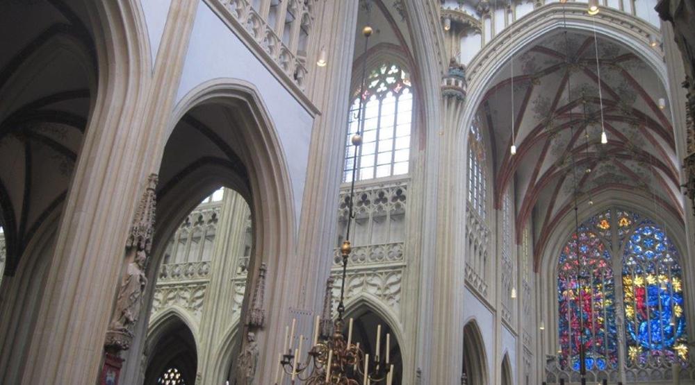 langs monumentale kerken en kloosters